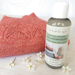 Vuonue villapesuaine sisältää lanoliinia neuleiden huoltoon