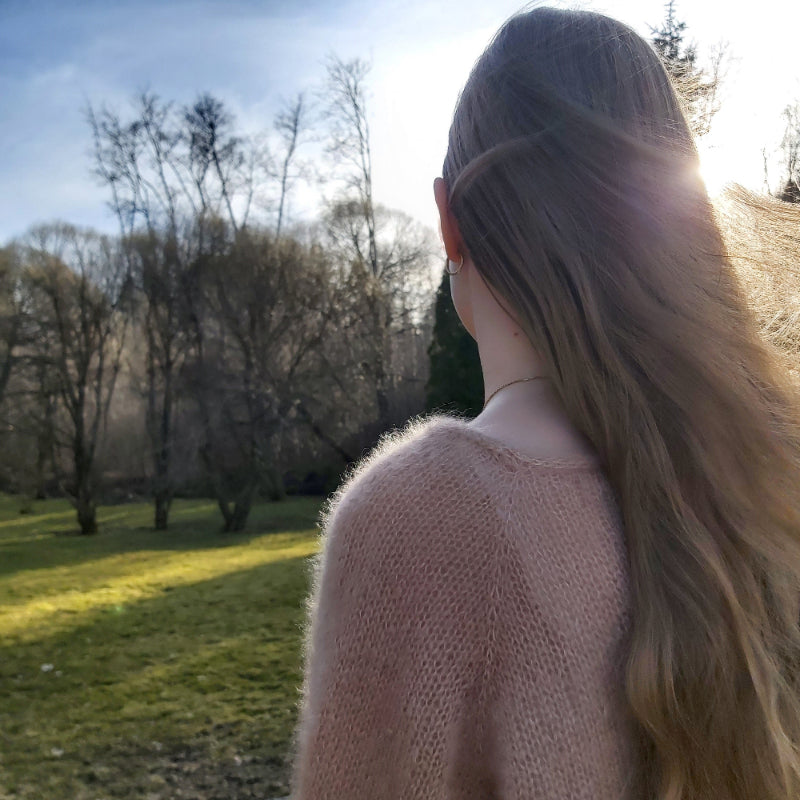 Suosittu helppo PetiteKnit Cumulus blouse o-neck o-aukkoinen neulepaita ohje silkkimohairlangalle
