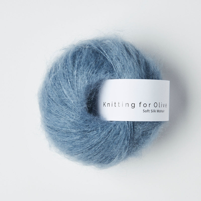 Knitting for Olive ylellisen pehmeä ja ilmava Soft Silk Mohair väri dusty dove blue