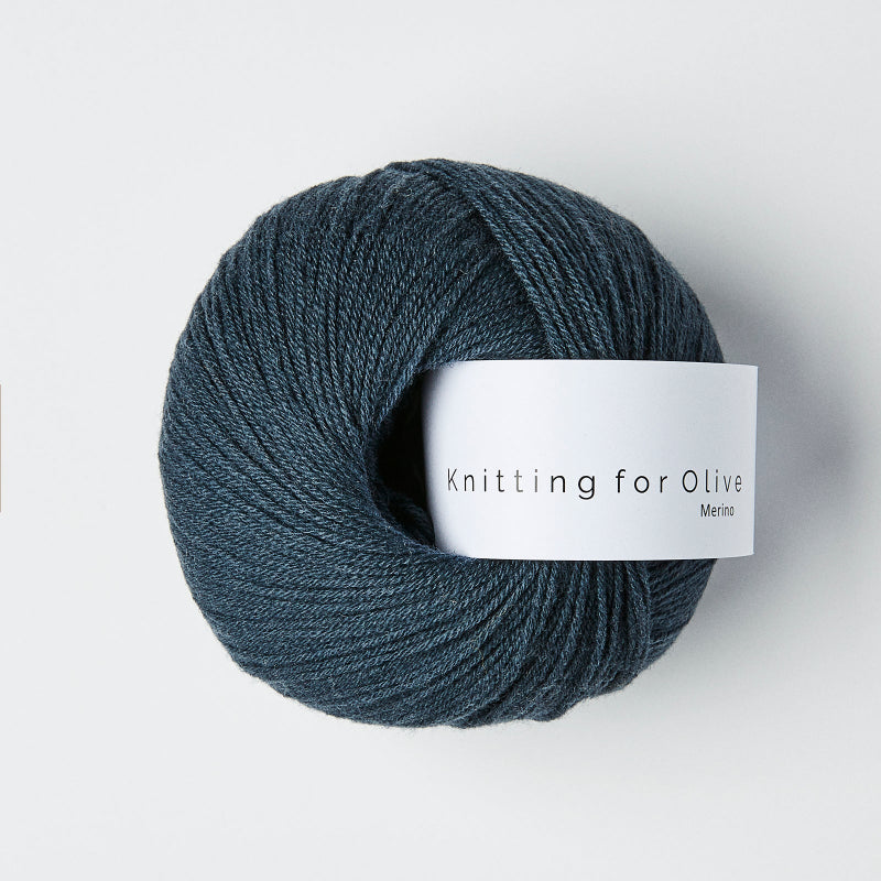 Knitting for Olive petroolin sininen  Deep Petroleum Blue Merino lanka eettiseen neulontaan