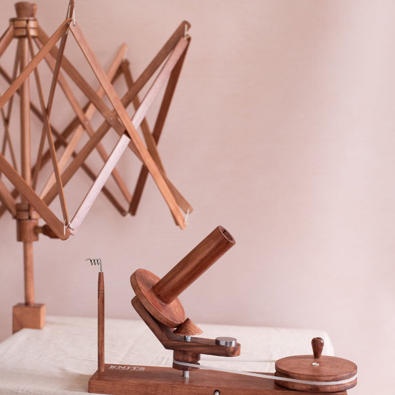 Knits by Cindy Ekman Vyyhdinpuut neulonta vyyhtilanka kerintä lankakerijälaite kakutus