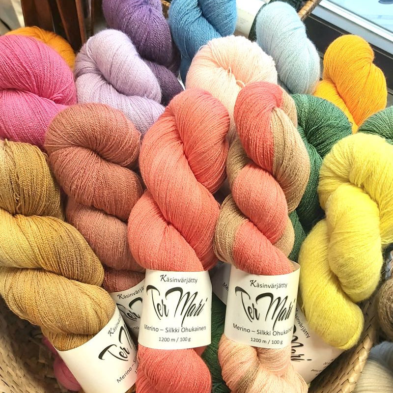 Marilta TerMari Merino-silkkilanka Ohukainen 100g käsinvärjätty ylellinen lanka