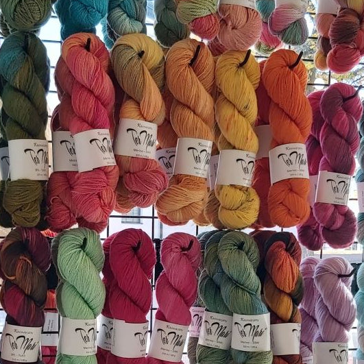 Marilta TerMari upea merino-silkkilanka 100g käsinvärjätty neulojalle