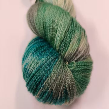 Marilta TerMari Merino-bambu Solakka 100g käsinvärjätty