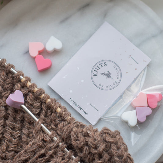 KNITS by Cindy Ekman stopparit sydämet Puikonpääsuoja – Heart Set 4 kpl neulonta