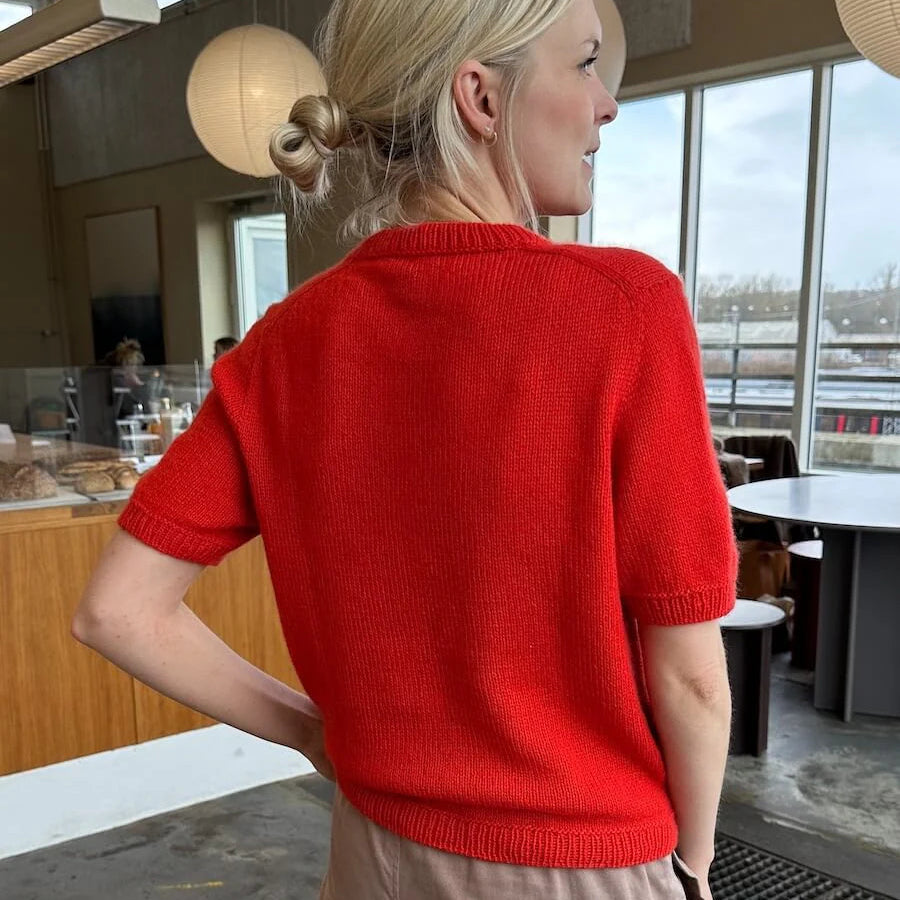PetitKnit Poppy Tee kesäneuleohje peruspaita merino ja mohair langat yhdessä.