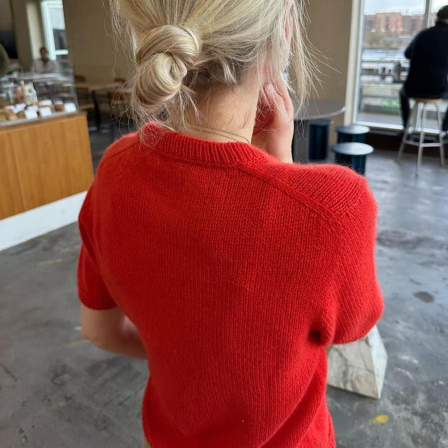 PetitKnit Poppy Tee kesäneuleohje peruspaita merino ja mohair langat yhdessä.