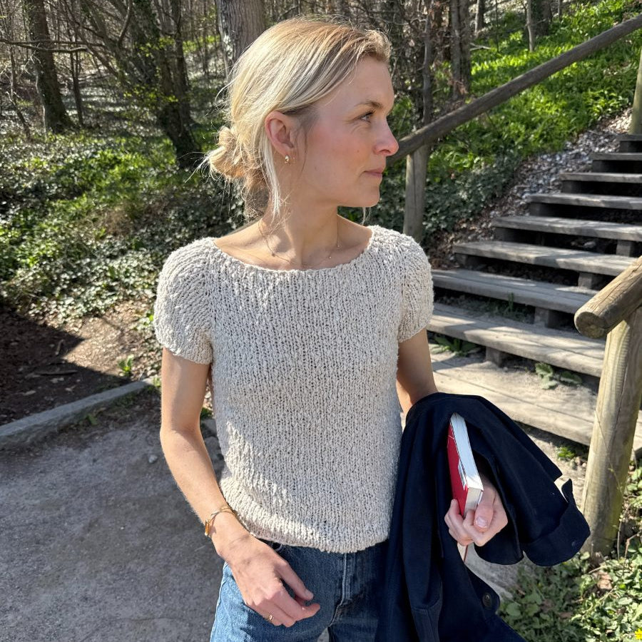 PetiteKnit Wave Tee helppo neulepaita kesälle Svarta Fåret Cecilia