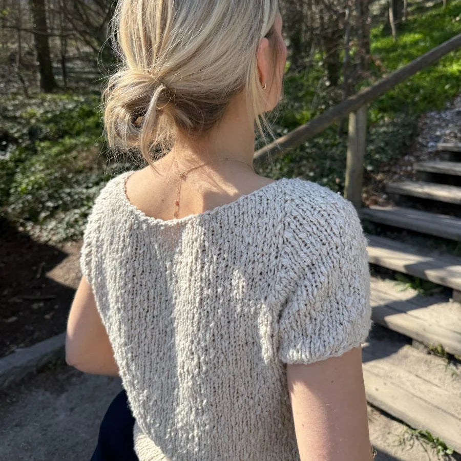 PetiteKnit Wave Tee helppo neulepaita kesälle Svarta Fåret Cecilia