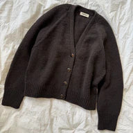 PetiteKnit neuletakkiohje Champagne cardigan suomeksi