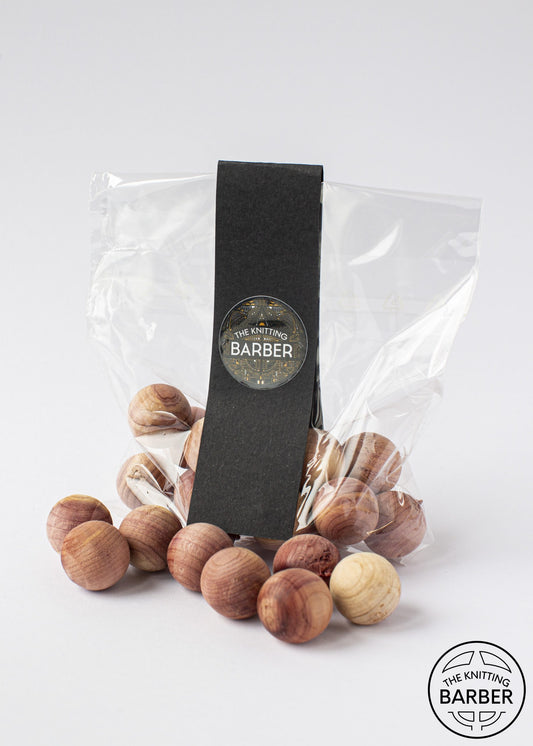 The Knitting Barber Seetripuupallot -Cedar balls