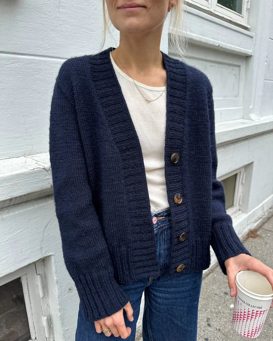 PetiteKnit Eva Cardigan- neuleohje