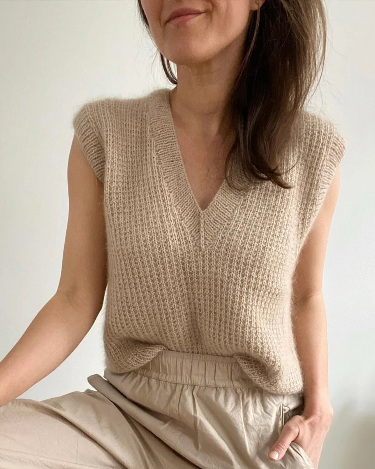 PetiteKnit Friday Slipover V-neck – neuleohje englanniksi
